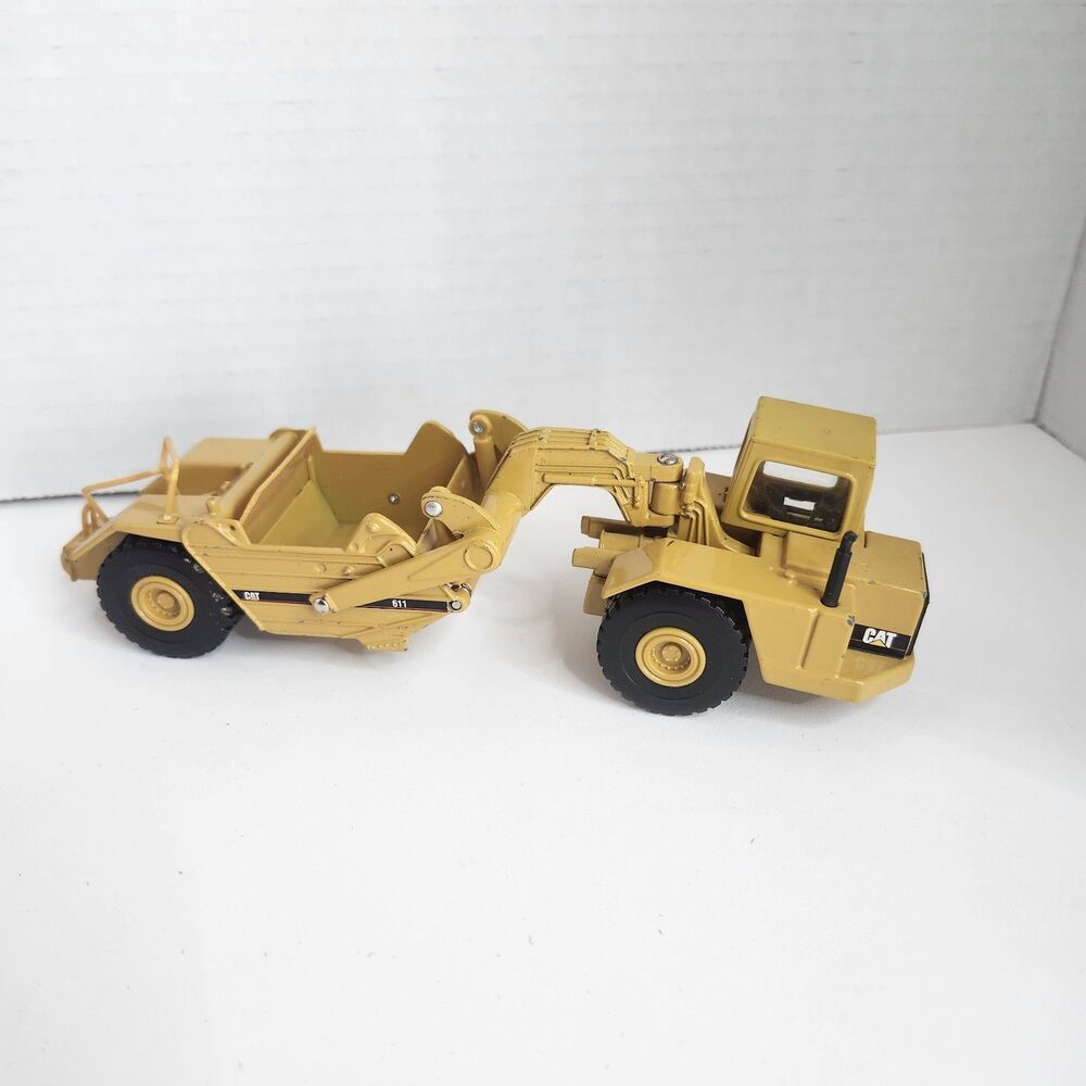 Norscot Caterpillar CAT 611 Scraper Earth Mover 1/64 heavy equipment